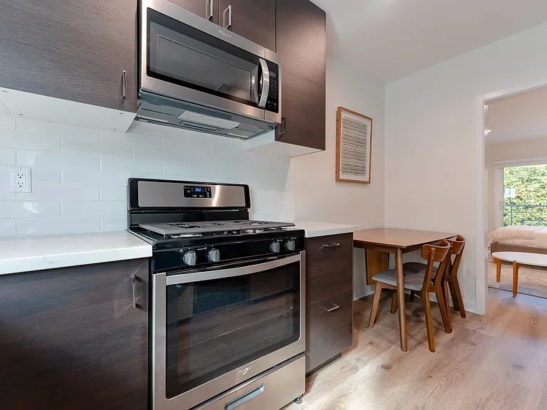 1020 N Laurel Ave #7 — Photo 5