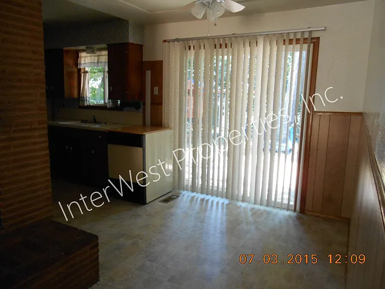 8438 SE Market St — Photo 8