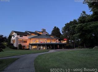 2500 Whispering Pines Dr, Pinckney, MI
