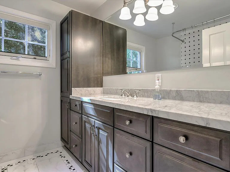 135 Wilder Ave — Photo 21