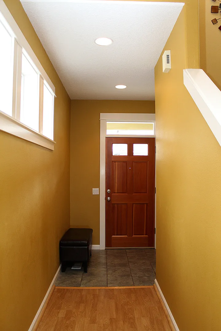 Lovely Modern 4 Bed, 2.5 Bath Beaverton Home Close to Nike/Intel — Photo 2