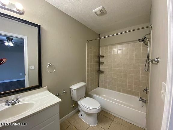 5th image of 3101 20th Ave #B