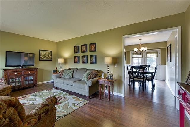 2nd image of 117 Timber Ridge Dr
