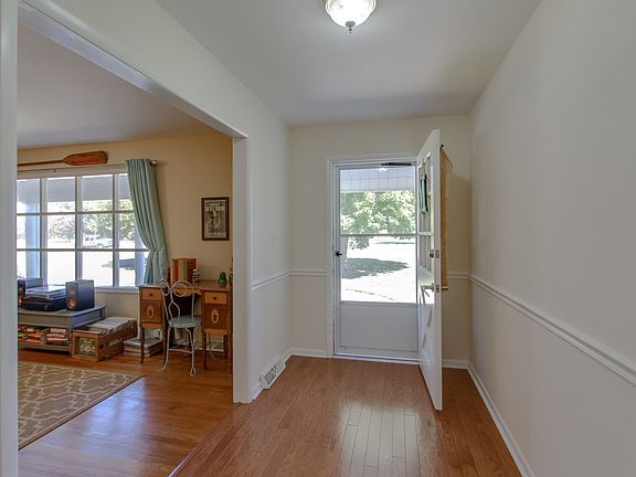 5th image of 1556 Saddle Dr