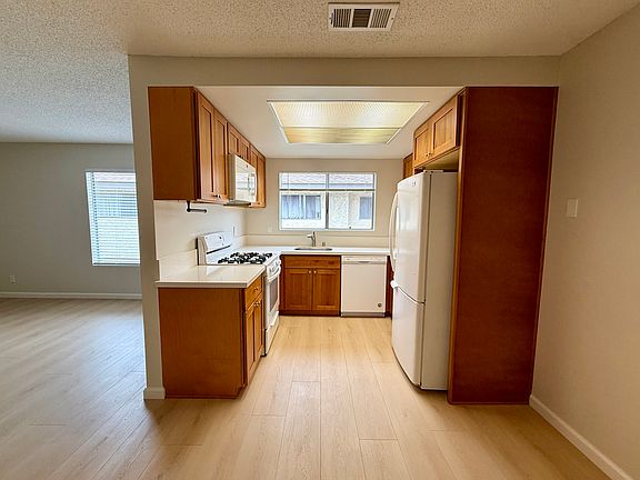 3rd image of 31 N Valencia St Unit D