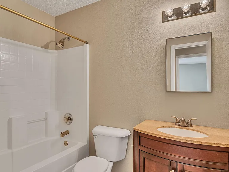 2124 Blanco Ln — Photo 19