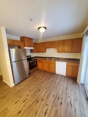 82 Lake St — Photo 1