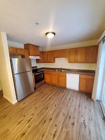 1st image of 82 Lake St