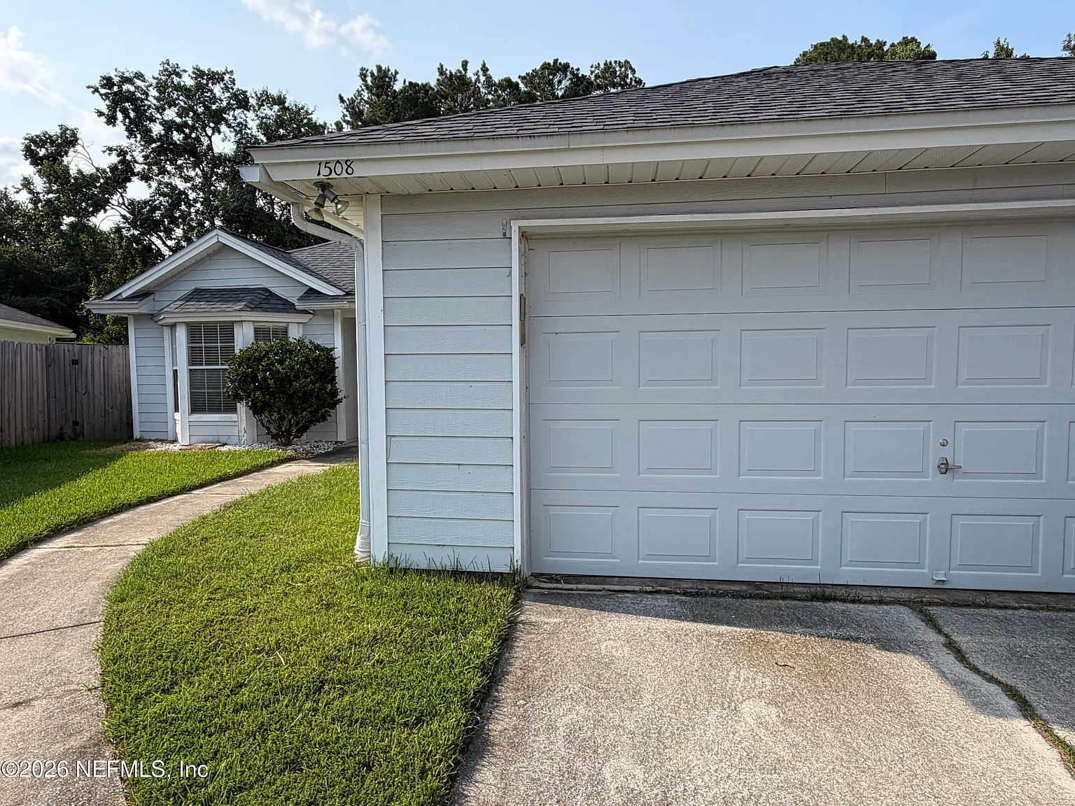 3 bed, 2.0 bath, 1425 sqft, $1,900 — Photo 2
