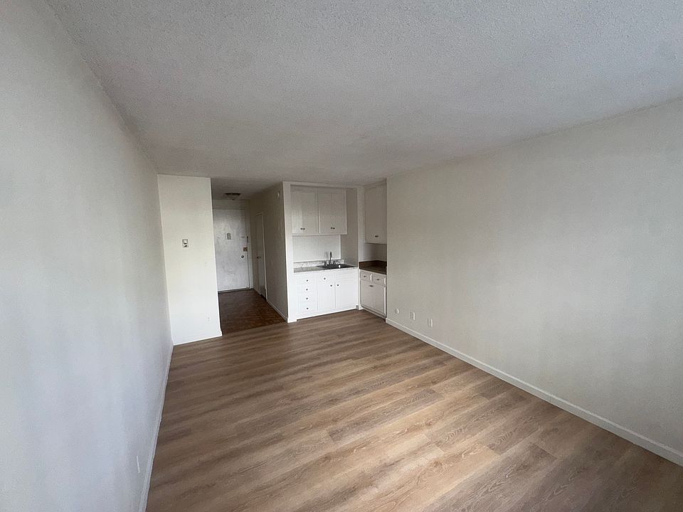 2nd image of 543 S Kenmore Ave #104