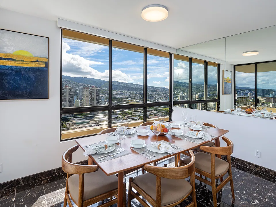 4101 Floor Dining room, mountainside