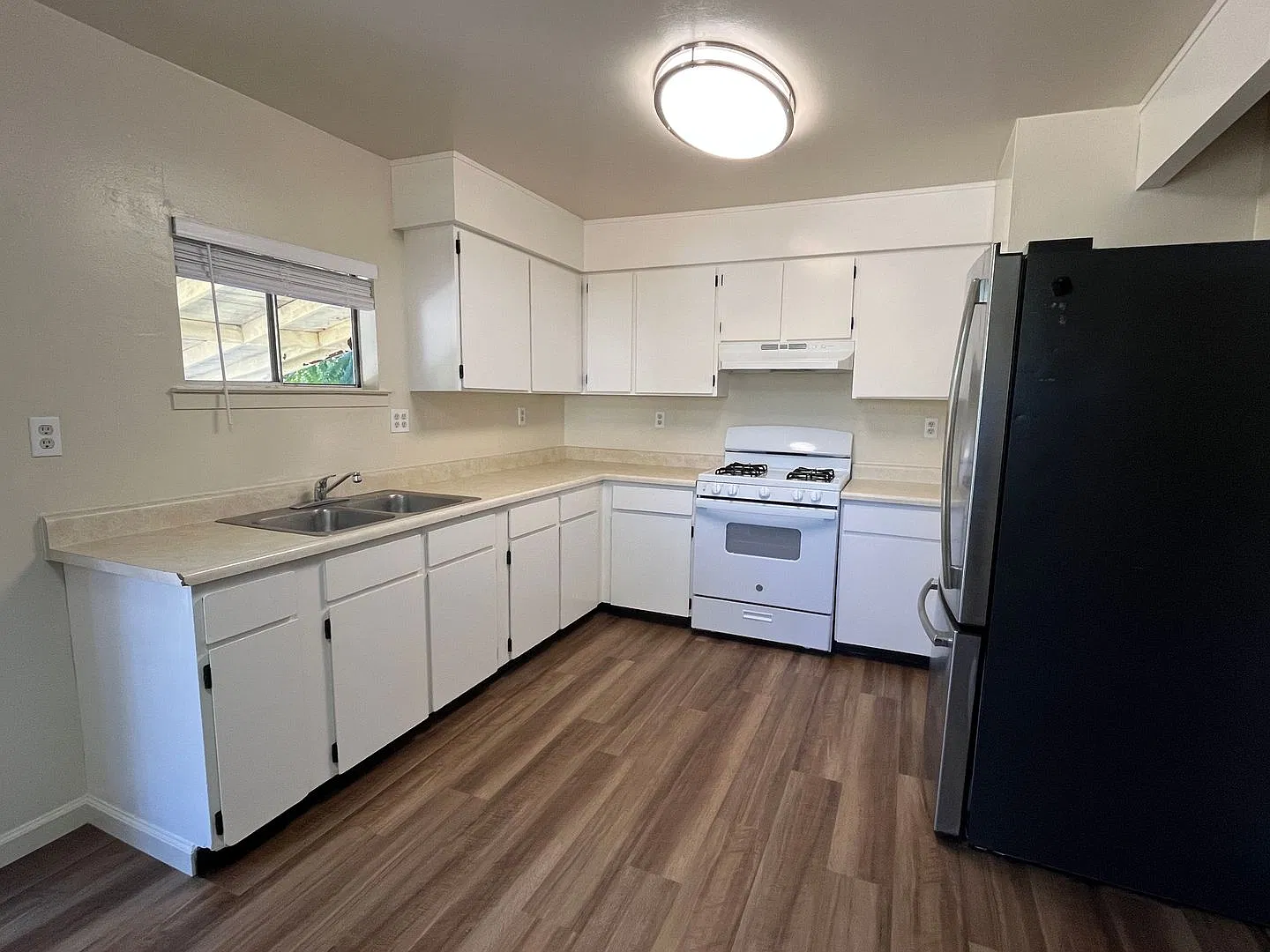 Fresh Remodel in Shasta Lake City with a move in special! — Photo 3