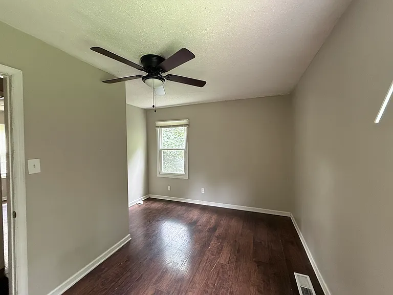 2601 Gaston Ave — Photo 5
