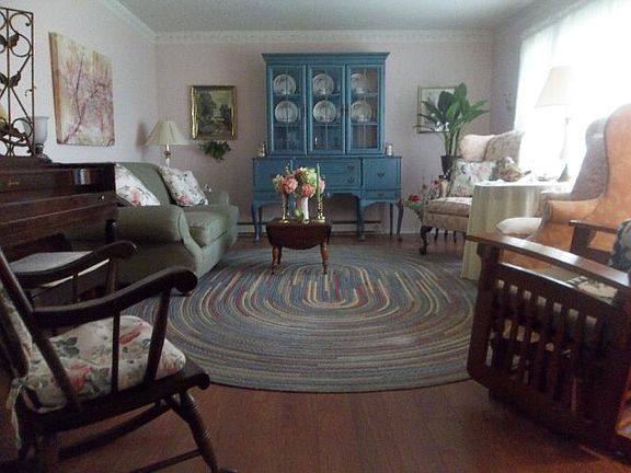 2nd image of 1154 Thomas Dr