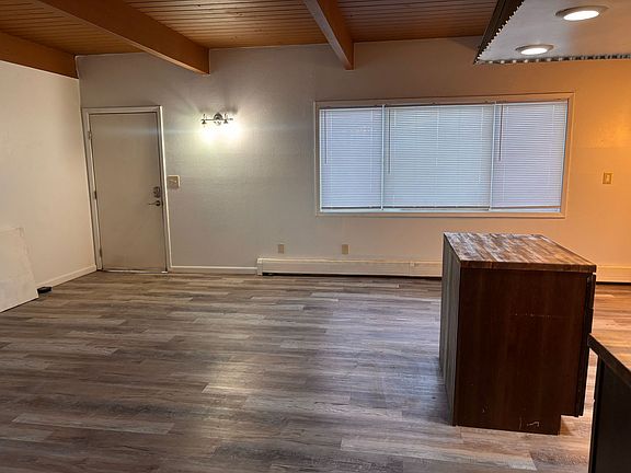 3rd image of 812 W 29th Pl #13