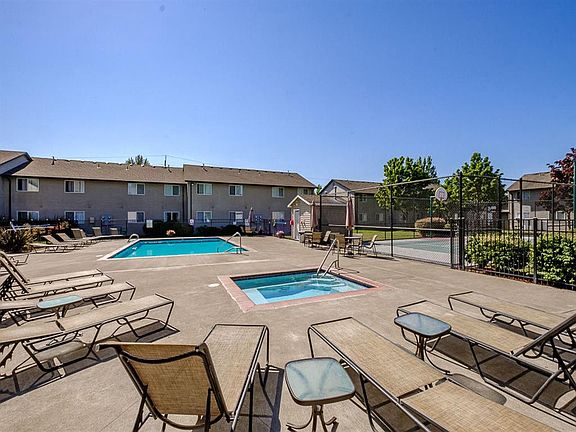 Swimming Pool and Relaxing Spa