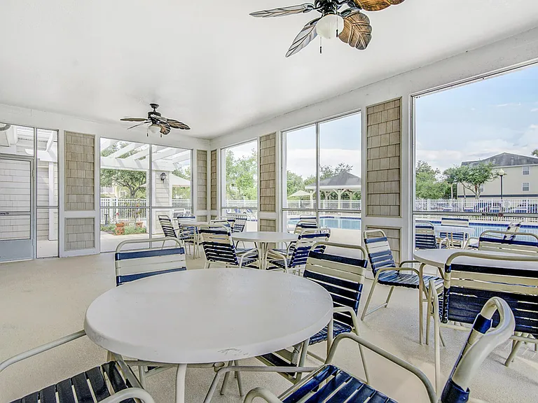 Rose Harbor Apartments — Photo 4