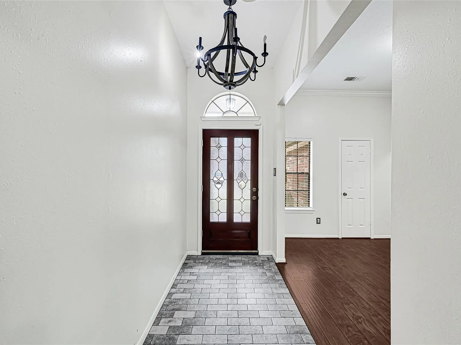 3 bed, 2.0 bath, 1837 sqft, $2,000 — Photo 4