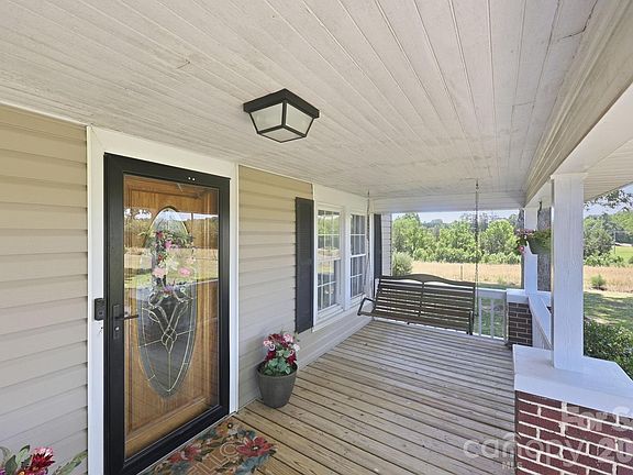 5th image of 3885 Richfield Rd