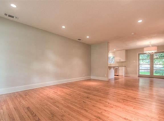 4th image of 3824 Weyburn Dr