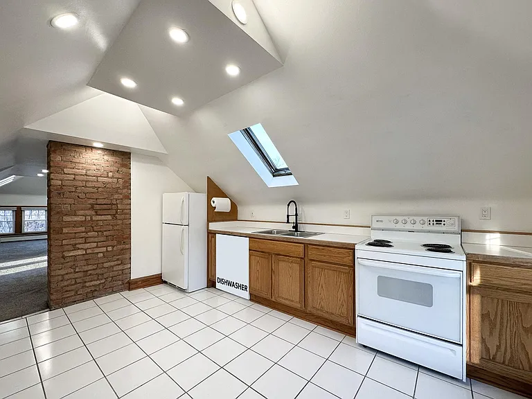10525 Clifton Blvd #3 — Photo 10