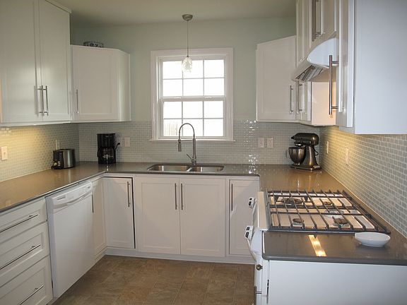 2nd image of 3117 Topeka St