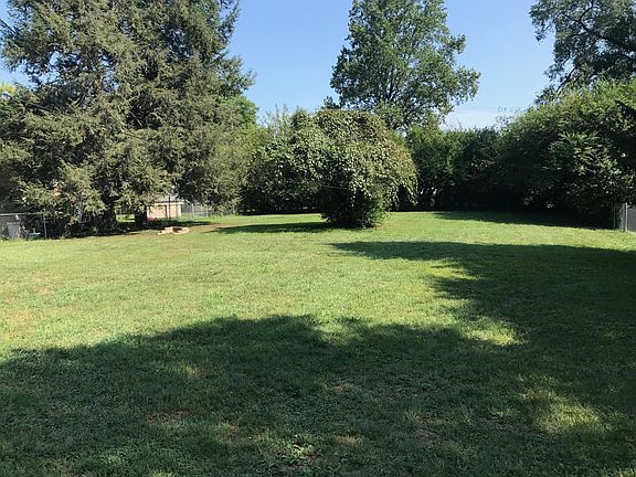 3rd image of 723 Apperson Dr