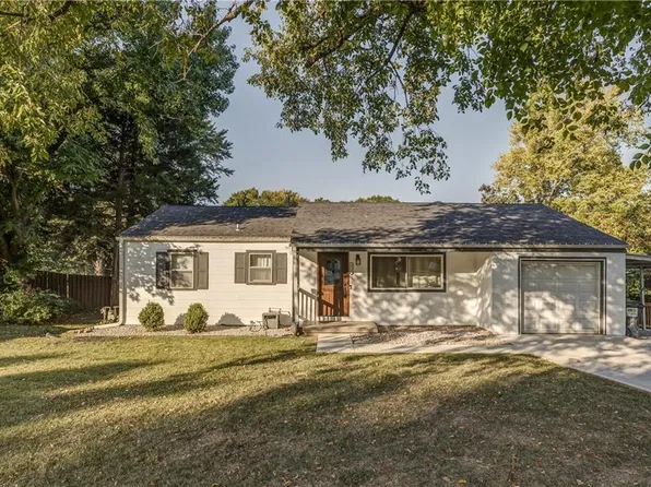 4722 Quivira Dr, Shawnee, KS 66216
