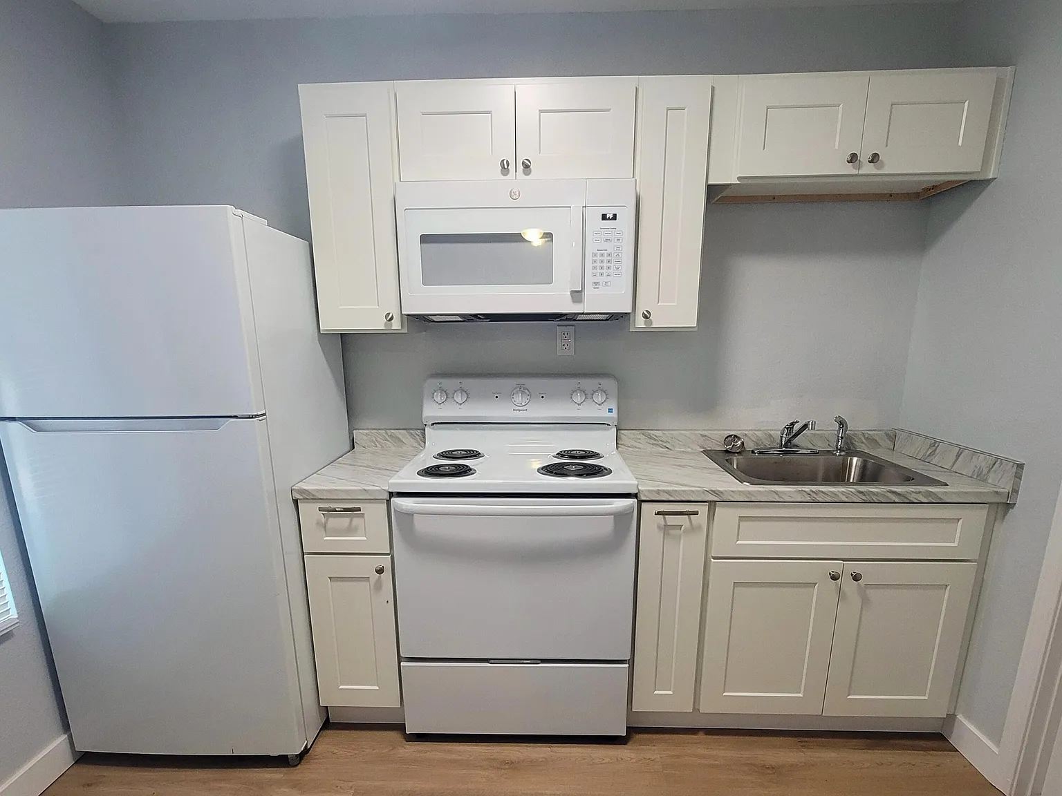 1 bed, 1.0 bath, 11129 sqft, $875 — Photo 2