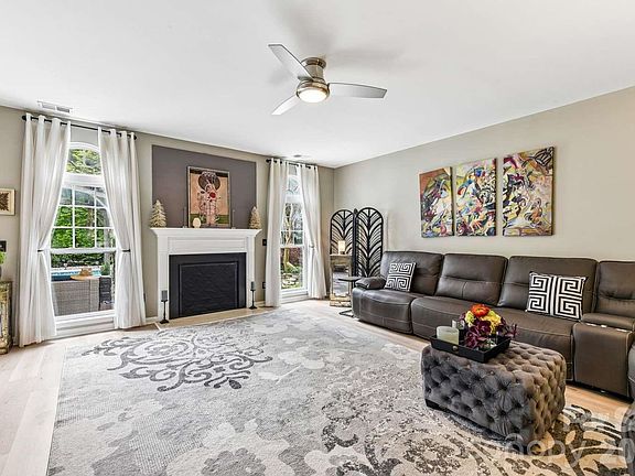 4th image of 541 Marblewood Ct