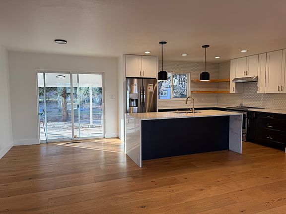 3rd image of 2278 Nicholl St E