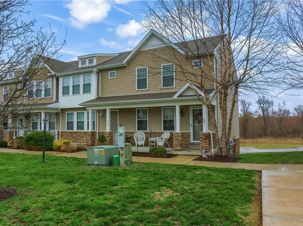 221 Spring Blossom Cir, Beaver Falls, PA 15010