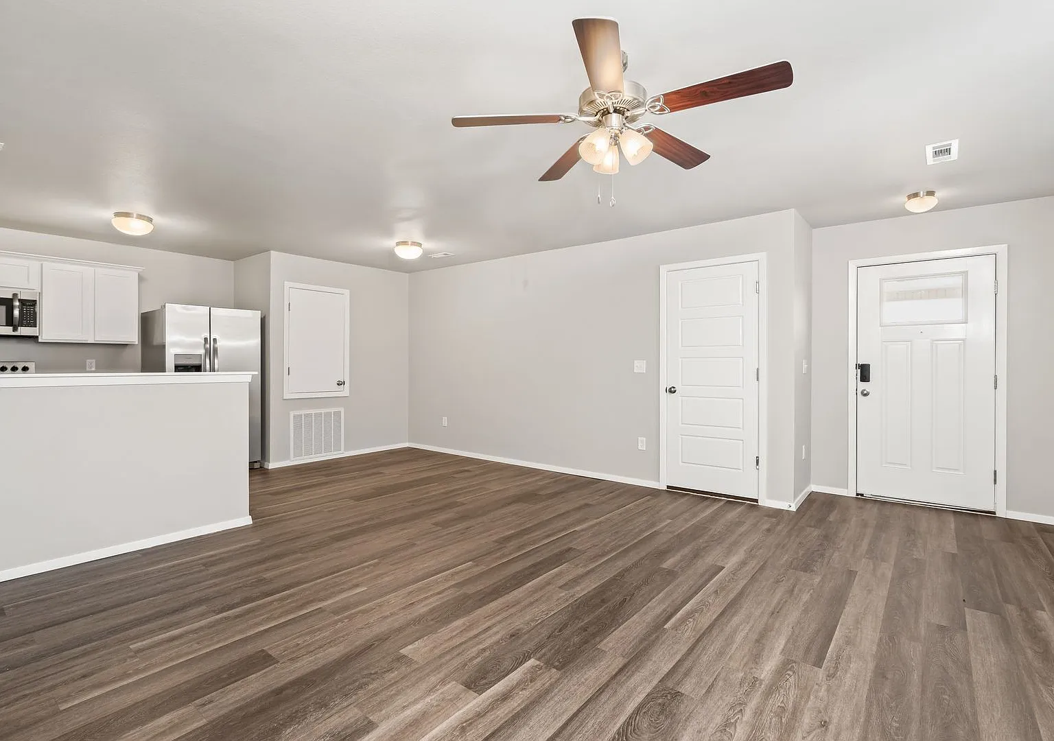 Pre-Leasing Now! Spacious 3-Bedroom, 2-Bathroom Duplex in Lawlis Ranch with Full-Service Lawn Car... — Photo 4