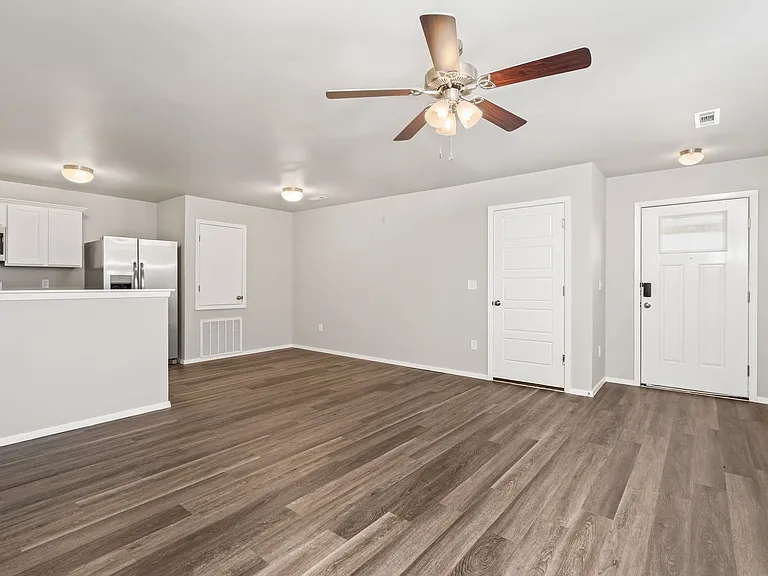 501B W Christopher Dr — Photo 4