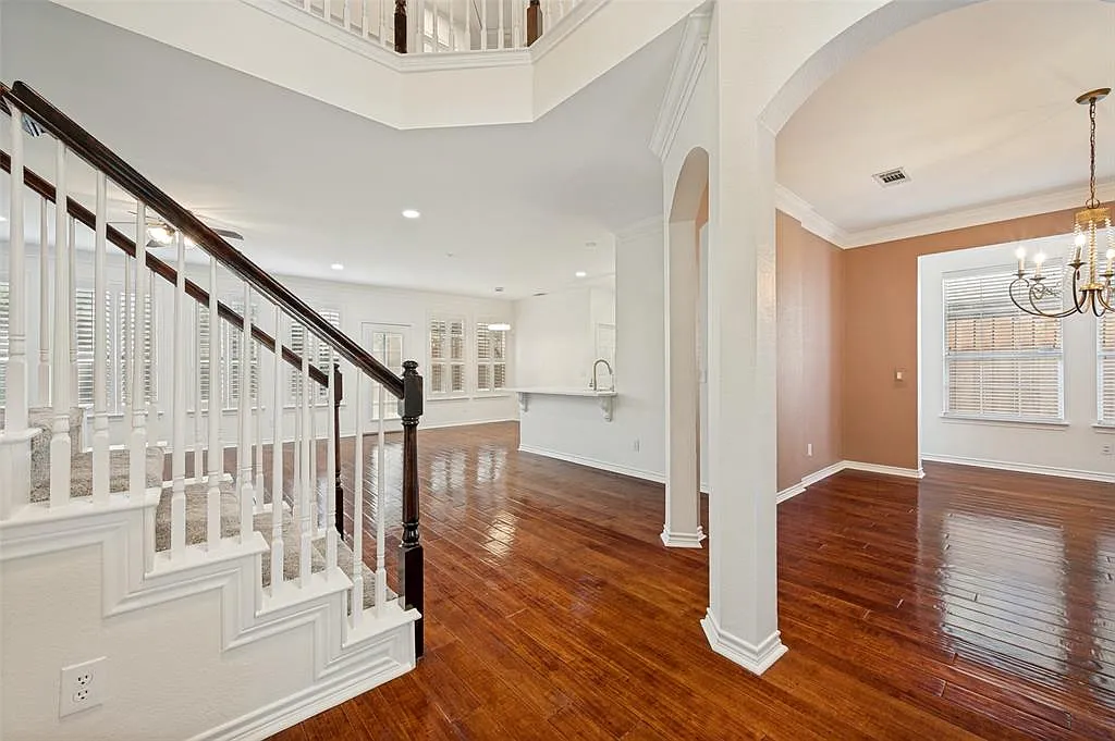 4 bed, 2.5 bath, 3659 sqft, $4,199 — Photo 2
