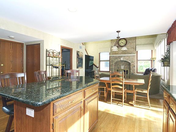 5th image of 687 N Aurelia Ct
