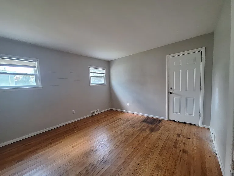 14510 Greenview Rd — Photo 11