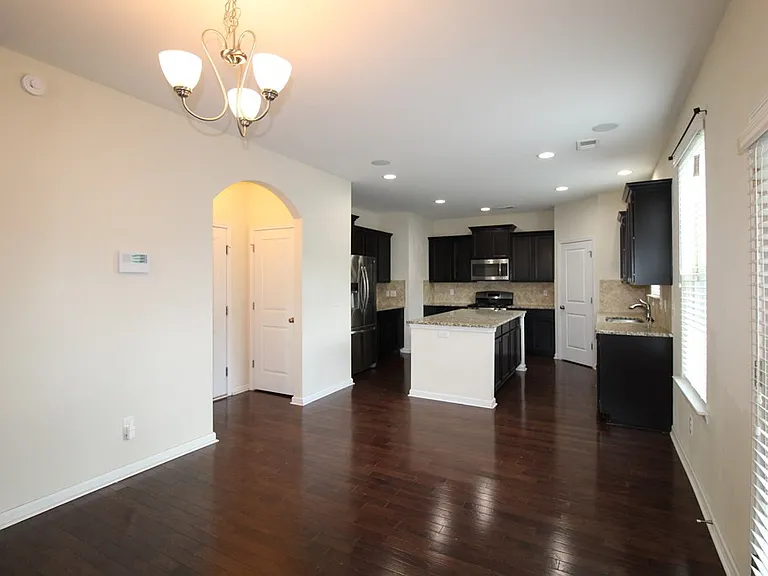 870 Cormier Dr — Photo 5