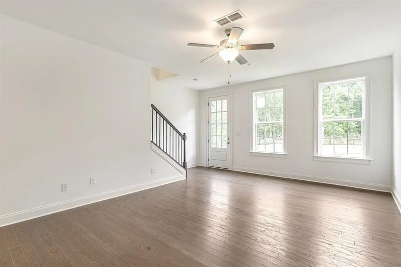 3 bed, 4.5 bath, 2814 sqft, $4,650 — Photo 3