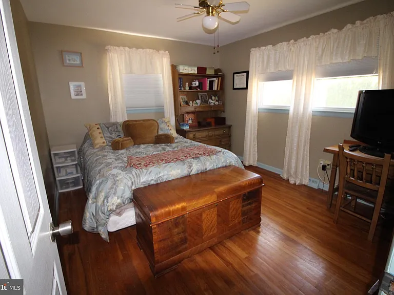 112 N Harvard Rd — Photo 15