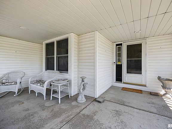 4th image of 200 Lexington Dr