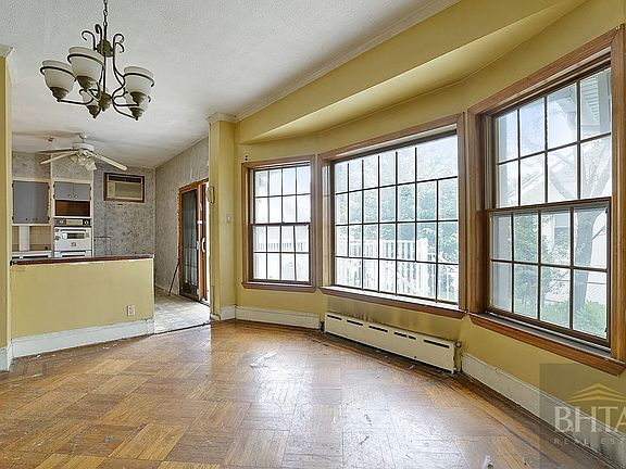 5th image of 3921 Lyme Ave