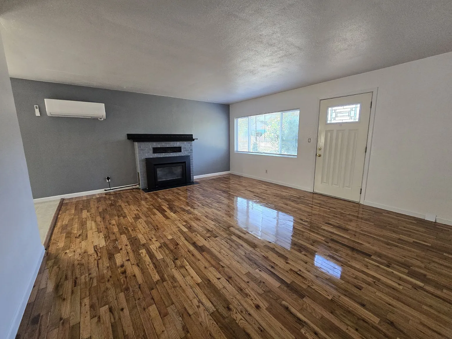 3 bed, 1.0 bath, 1056 sqft, $1,700 — Photo 3