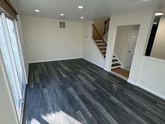 2nd image of 17 Spyglass Ct