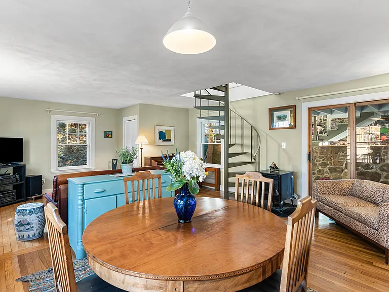 12 Bassett St #12 — Photo 9