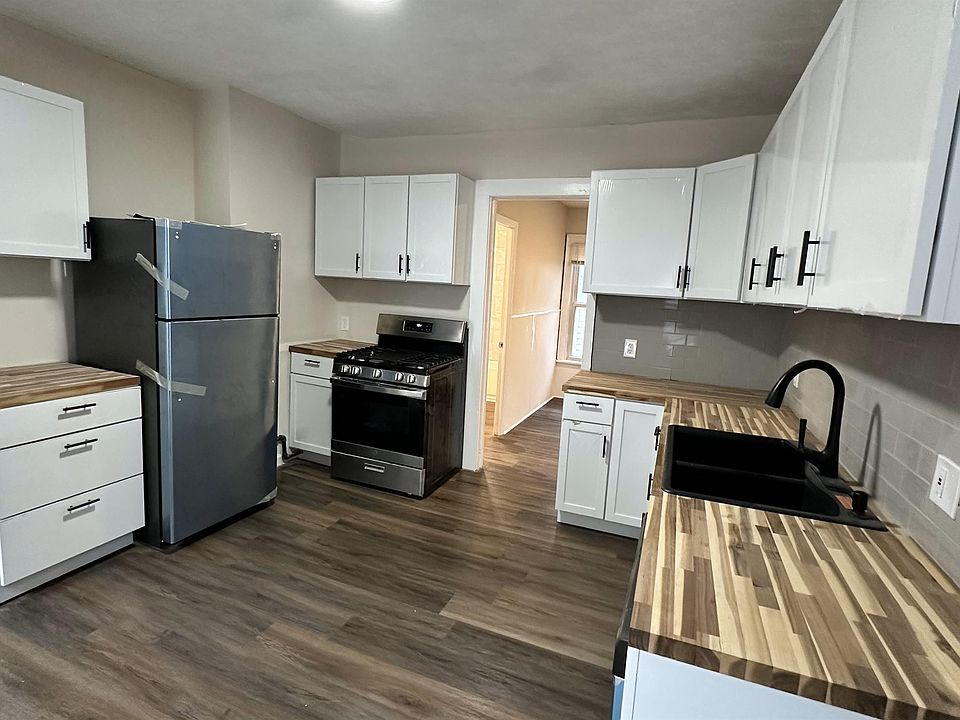 309 Tompkins Kitchen