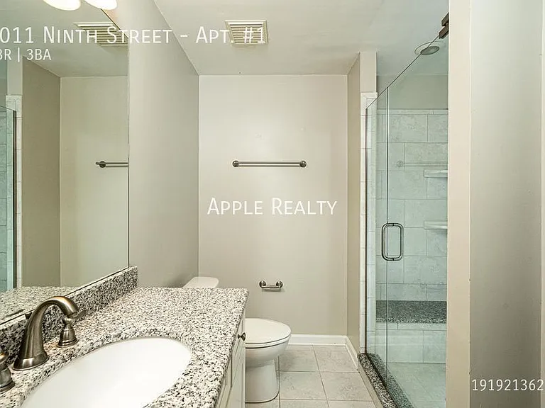 1011 9th St #1 — Photo 9