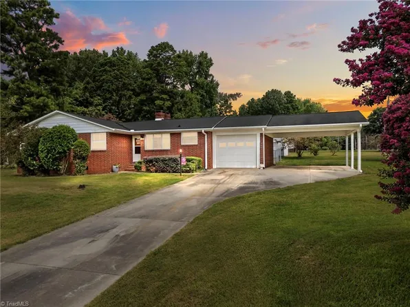 206 Fairfax Dr, Salisbury, NC 28146