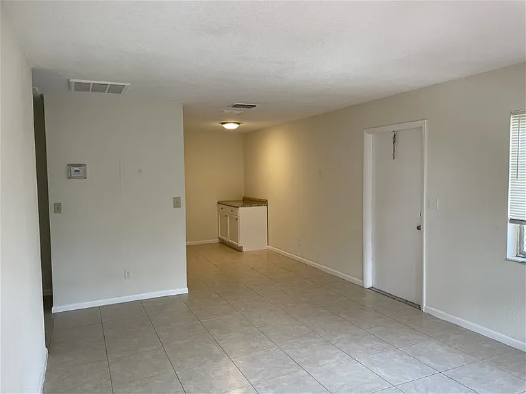 1148 W 28th St #2 — Photo 3