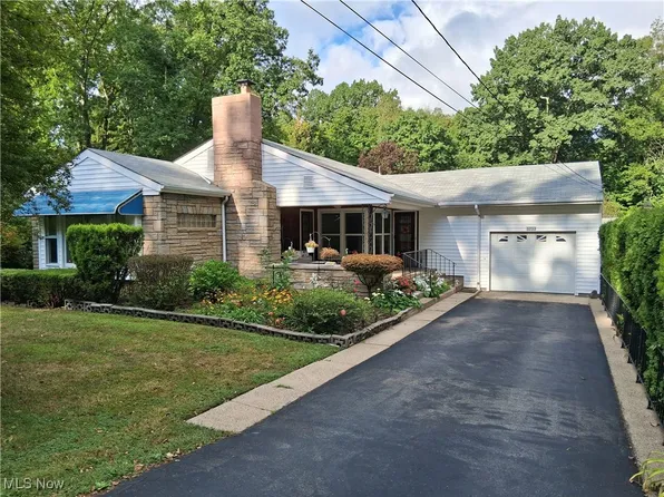 3233 Niles Cortland Rd NE, Cortland, OH 44410